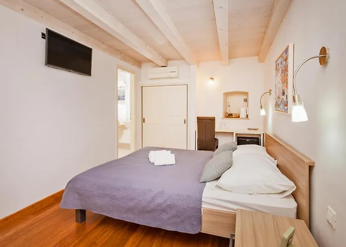 Rafael Rooms & Apartments Old Town By Duhomes