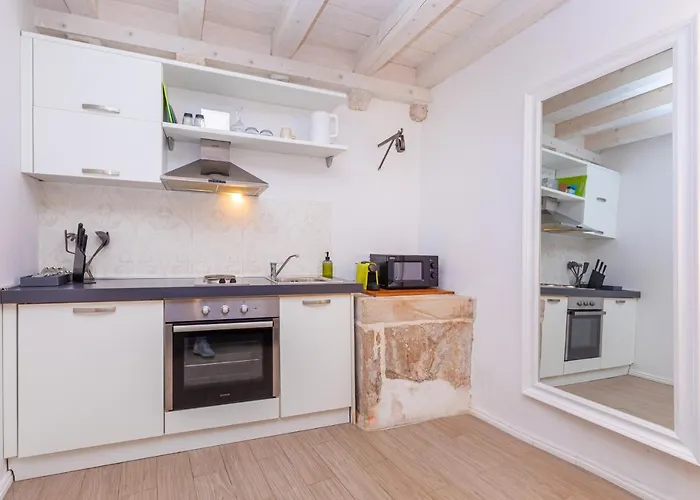 Rafael Rooms & Apartments Old Town By Duhomes