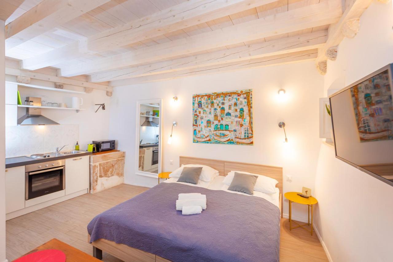 Rafael & Old Town By Duhomes Apartma