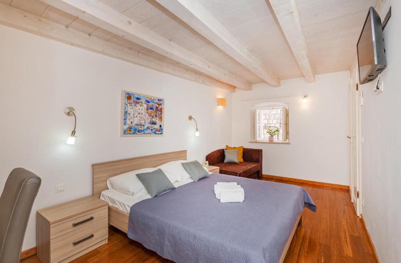 Rafael & Old Town By Duhomes Apartma *