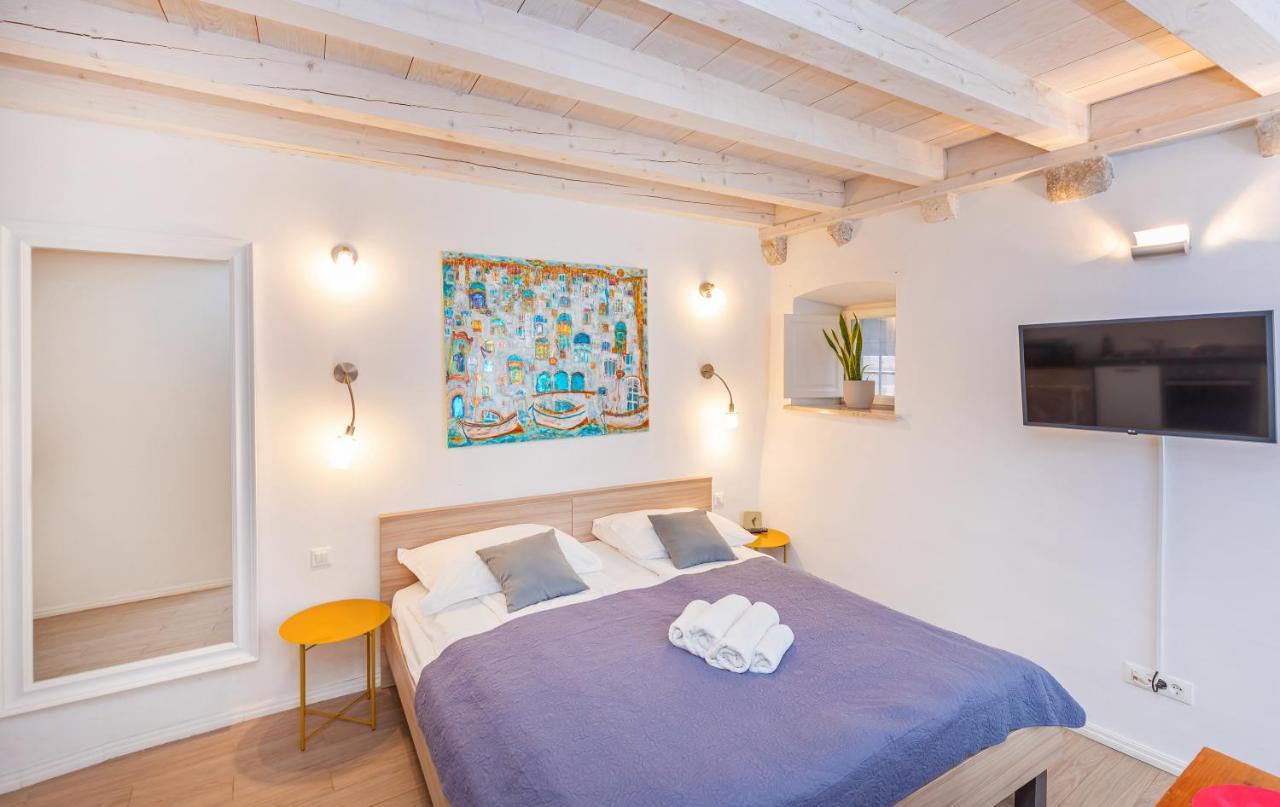 Rafael & Old Town By Duhomes Apartament