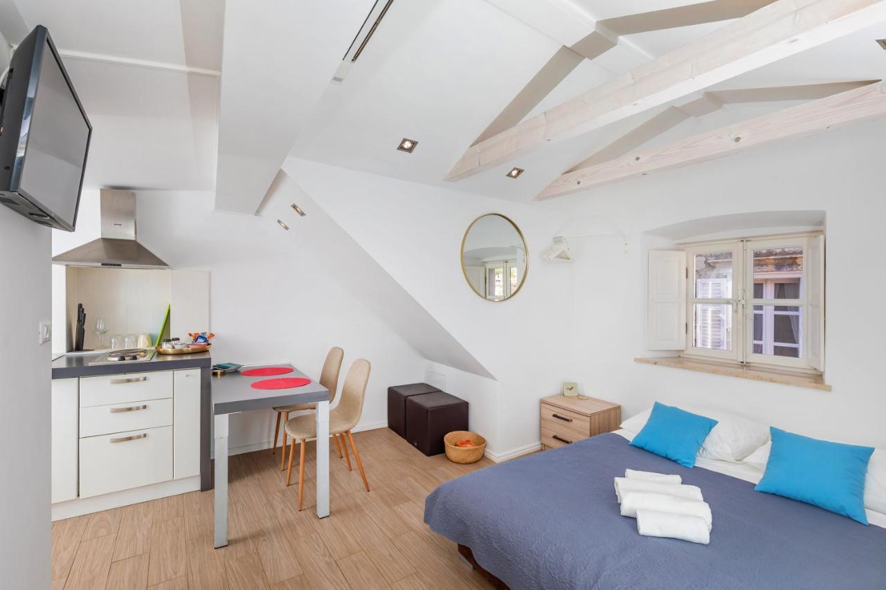 Rafael & Old Town By Duhomes Apartament *