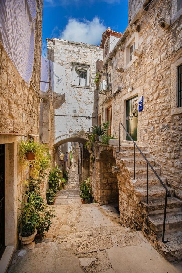 Rafael & Old Town By Duhomes Apartament *